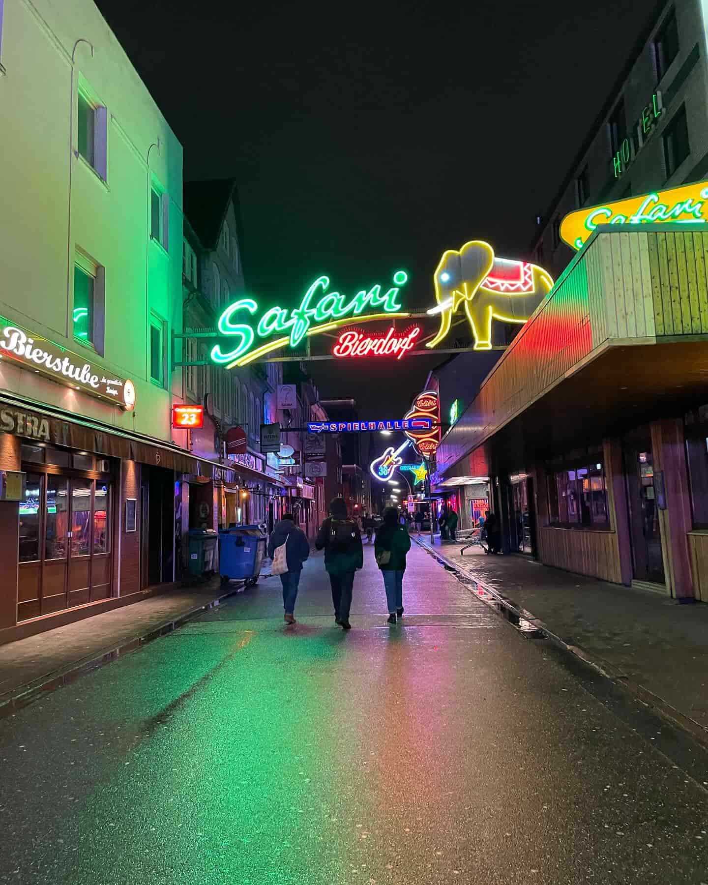 Vita notturna Reeperbahn St. Pauli, Amburgo, Germania Vita notturna Reeperbahn St. Pauli, Amburgo, Germania