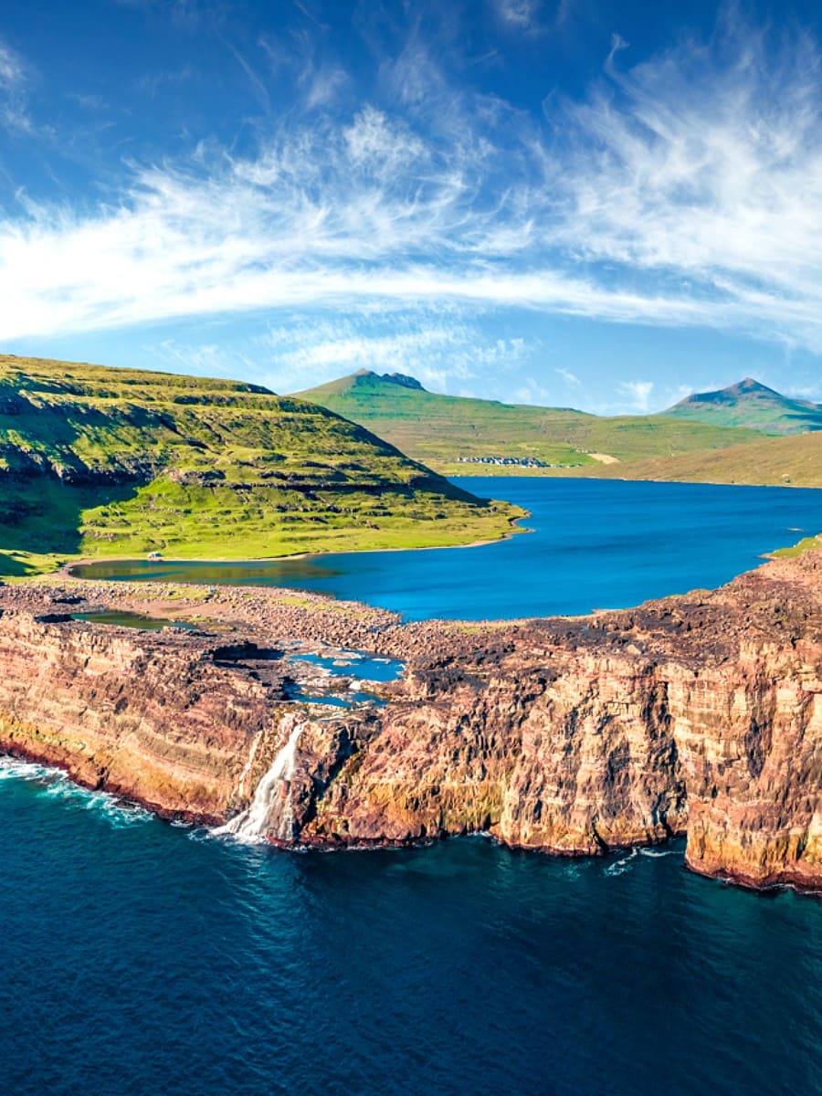 Lake Sørvágsvatn, Faroe Islands Lake Sørvágsvatn, Faroe Islands