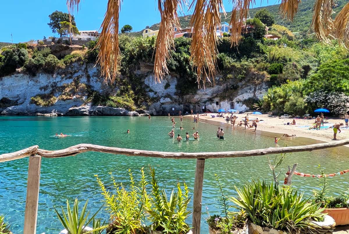 Spiaggia di Cala Feola, Italia