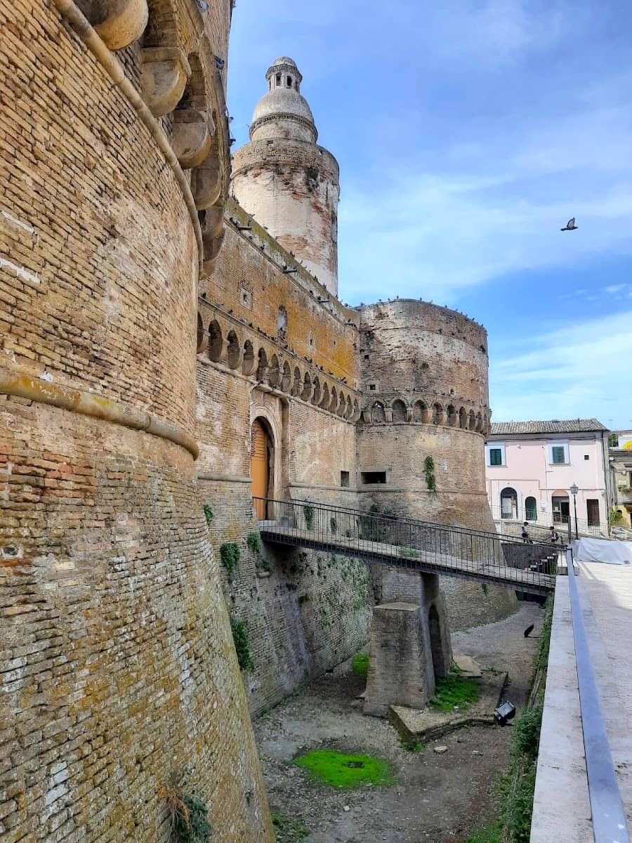 Castello Caldoresco, Abruzzo Castello Caldoresco, Abruzzo
