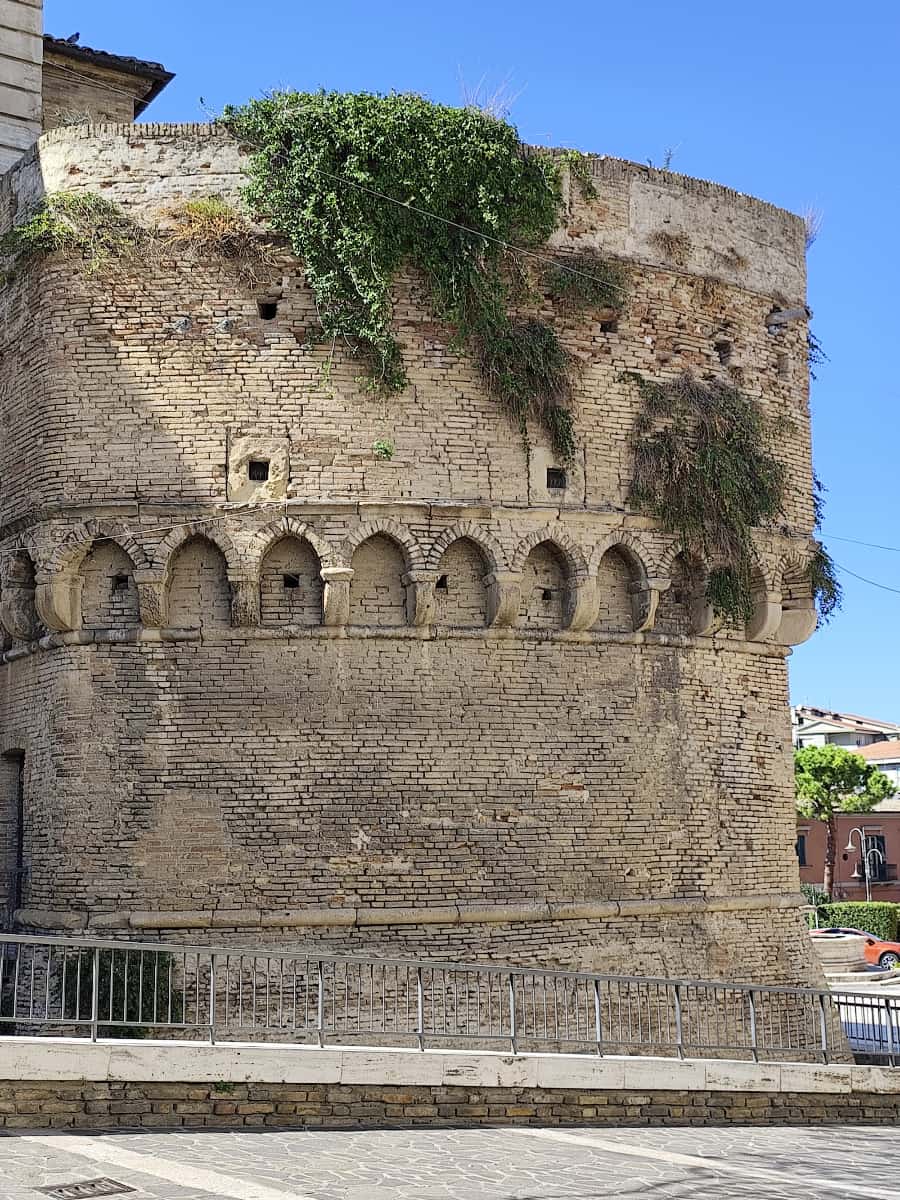 Castello Caldoresco, Abruzzo Castello Caldoresco, Abruzzo