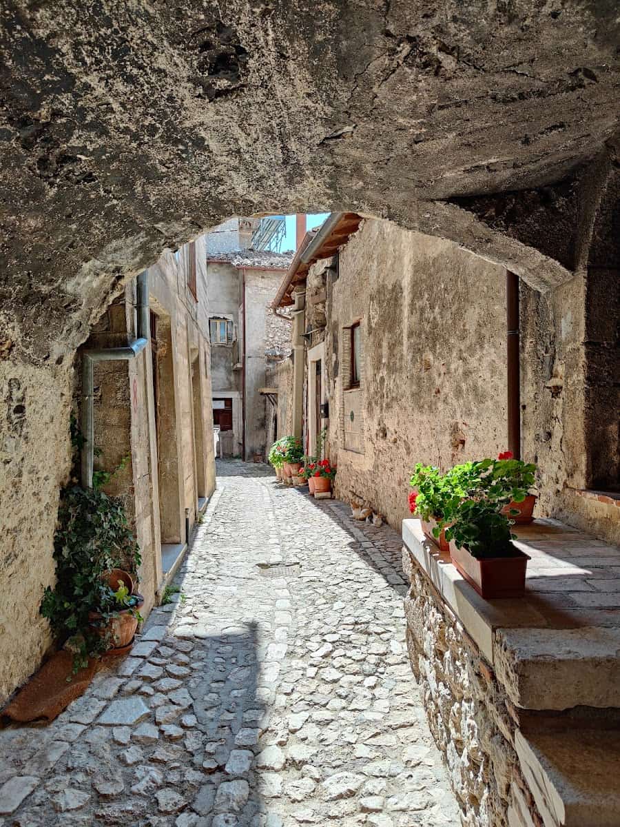 Santo Stefano di Sessanio, Abruzzo Santo Stefano di Sessanio, Abruzzo